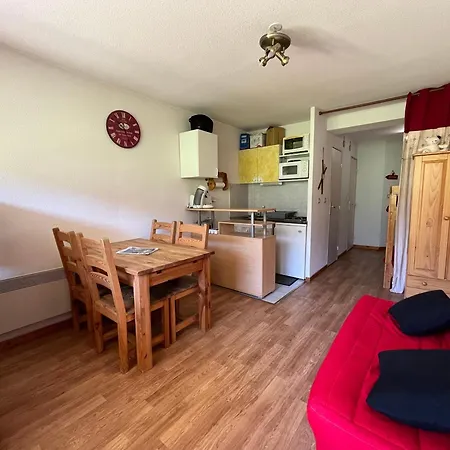 Joli T2 Au Pied Des Pistes Avec Garage Et Balcon - Fr-1-165a-138 * Enchastrayes